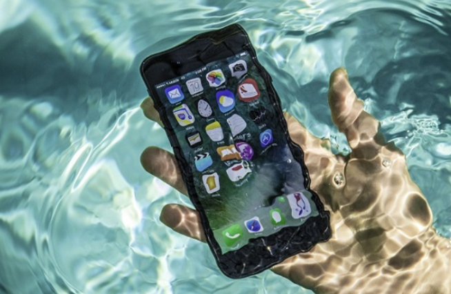 Thay IC nguồn iPhone SE 19 Thay IC nguon iPhone 6 5 Thay IC nguồn iPhone SE